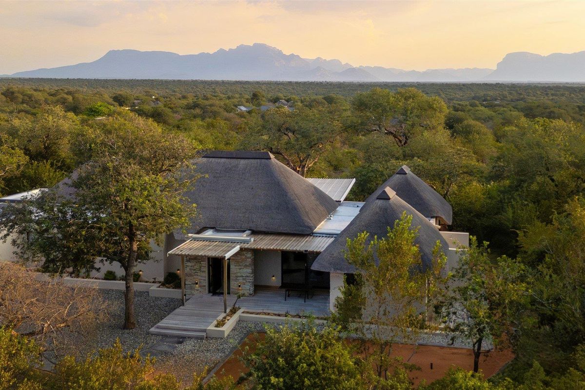 Contemporary Bushveld Home with Mountain Views - Photo 2