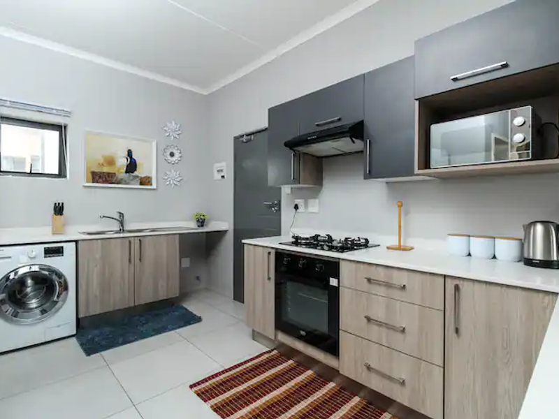 Spacious 2-Bedroom Apartment with Modern Amenities - Photo 7