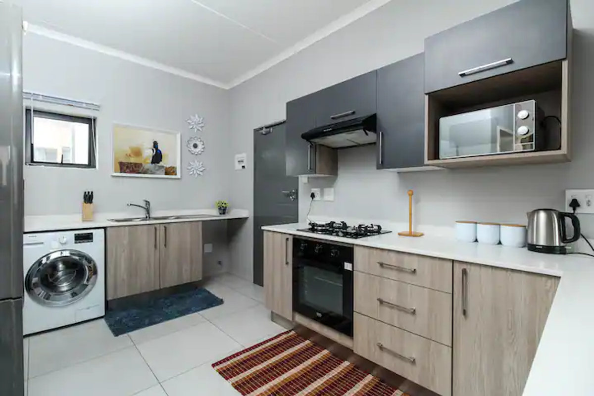 Spacious 2-Bedroom Apartment with Modern Amenities - Photo 5