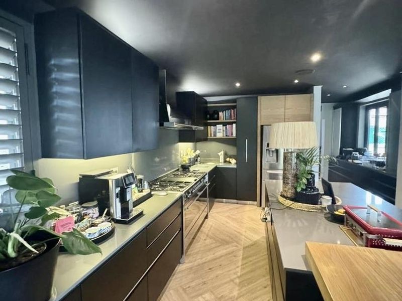 Hendra - Elegant Family Home with Top-Class Finishes in Prestigious Izinga Estate - Photo 4