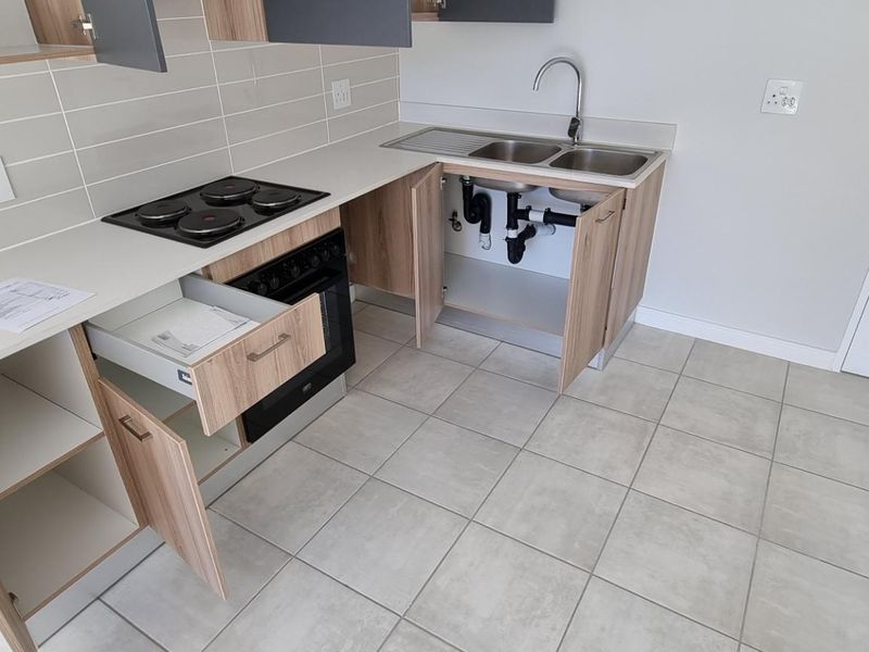 Charming 2-Bedroom Ground Floor Unit for sale - Photo 5