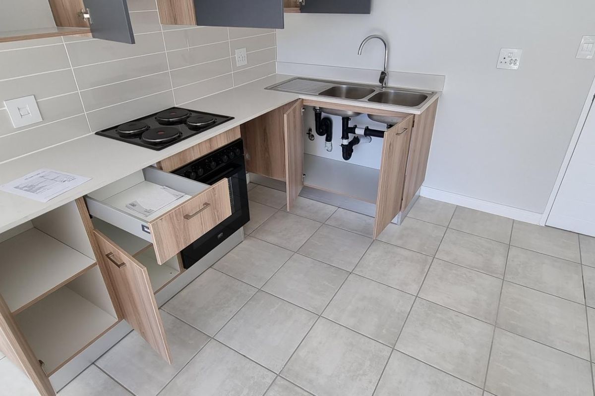 Charming 2-Bedroom Ground Floor Unit for sale - Photo 5