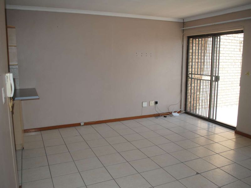 Neat Face-Brick Townhouse 2 Bedroom with Car port - Photo 3