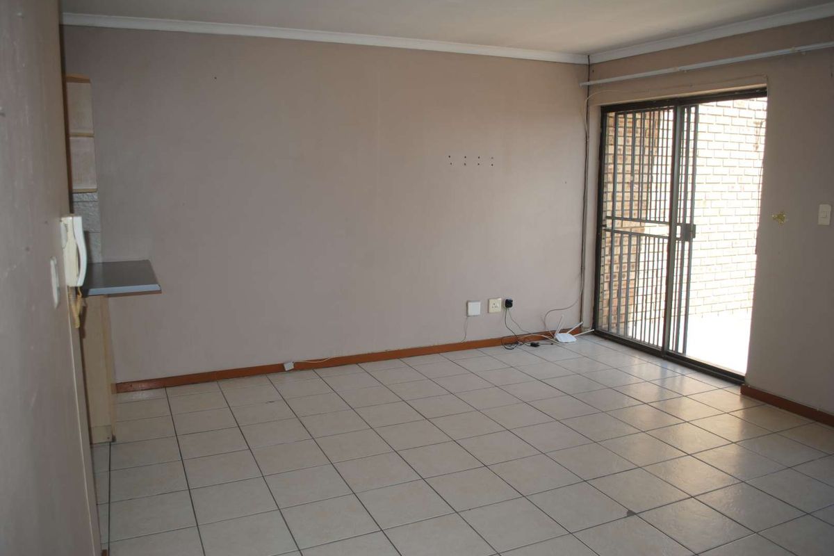 Neat Face-Brick Townhouse 2 Bedroom with Car port - Photo 3