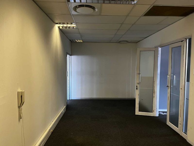 Superb Views & Air Conditioned Offices in Milnerton - Photo 4