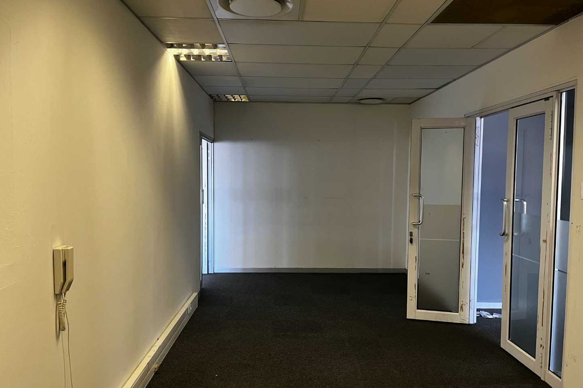 Superb Views & Air Conditioned Offices in Milnerton - Photo 4