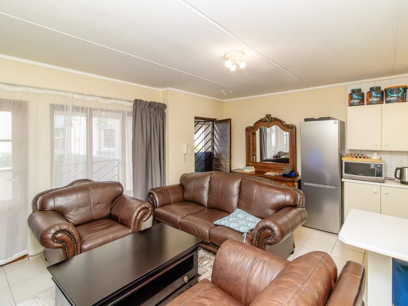 Smart Investment: Neat 1-Bedroom Apartment! - Photo 3