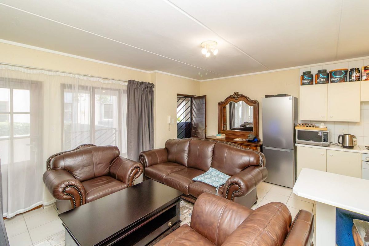 Smart Investment: Neat 1-Bedroom Apartment! - Photo 3