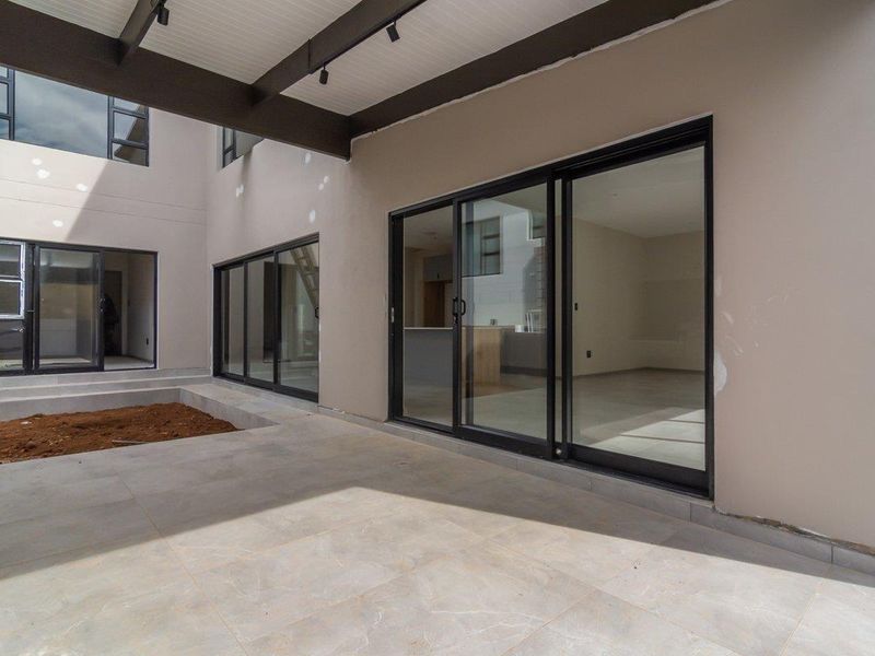 Modern Home in the heart of HomesHaven - Photo 6