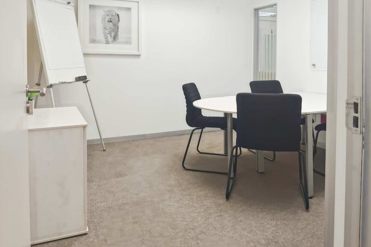 Private office space for 1 person in Regus North West Province - Photo 5