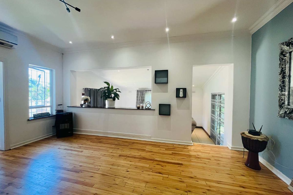 Hendra - A family home in Broadway ready for a little Love - Photo 3