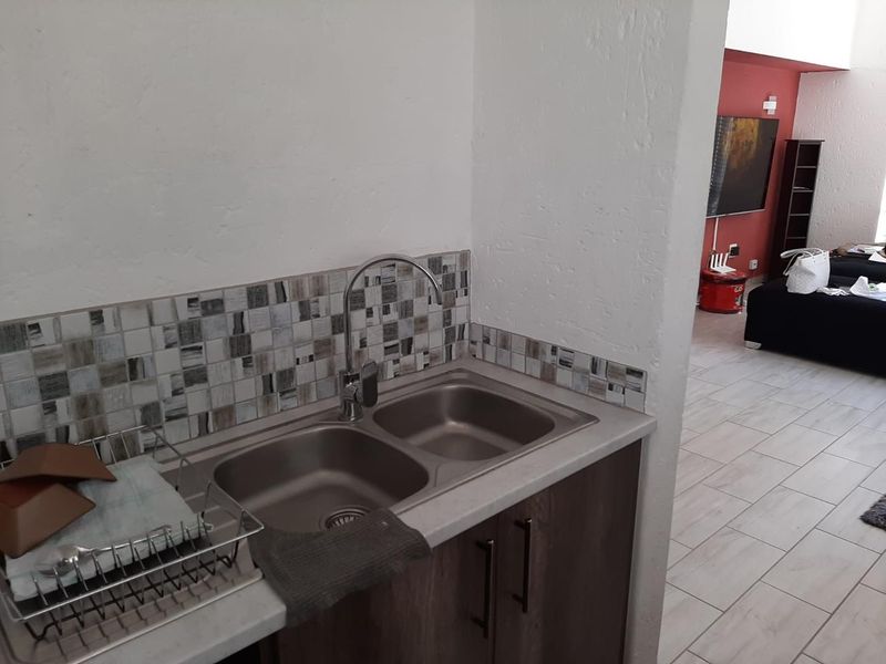 Your Dream 2-Bed Townhouse in Lakefield's Prime Location! - Photo 6