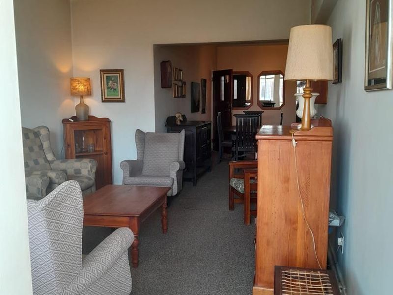 Spacious 105sqm Waverley Apartment in a Secure Boomed Area - Photo 4