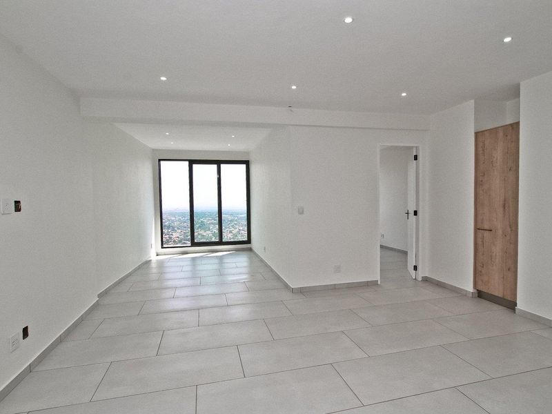 Exclusive Apartment with Panoramic Views! - Photo 4