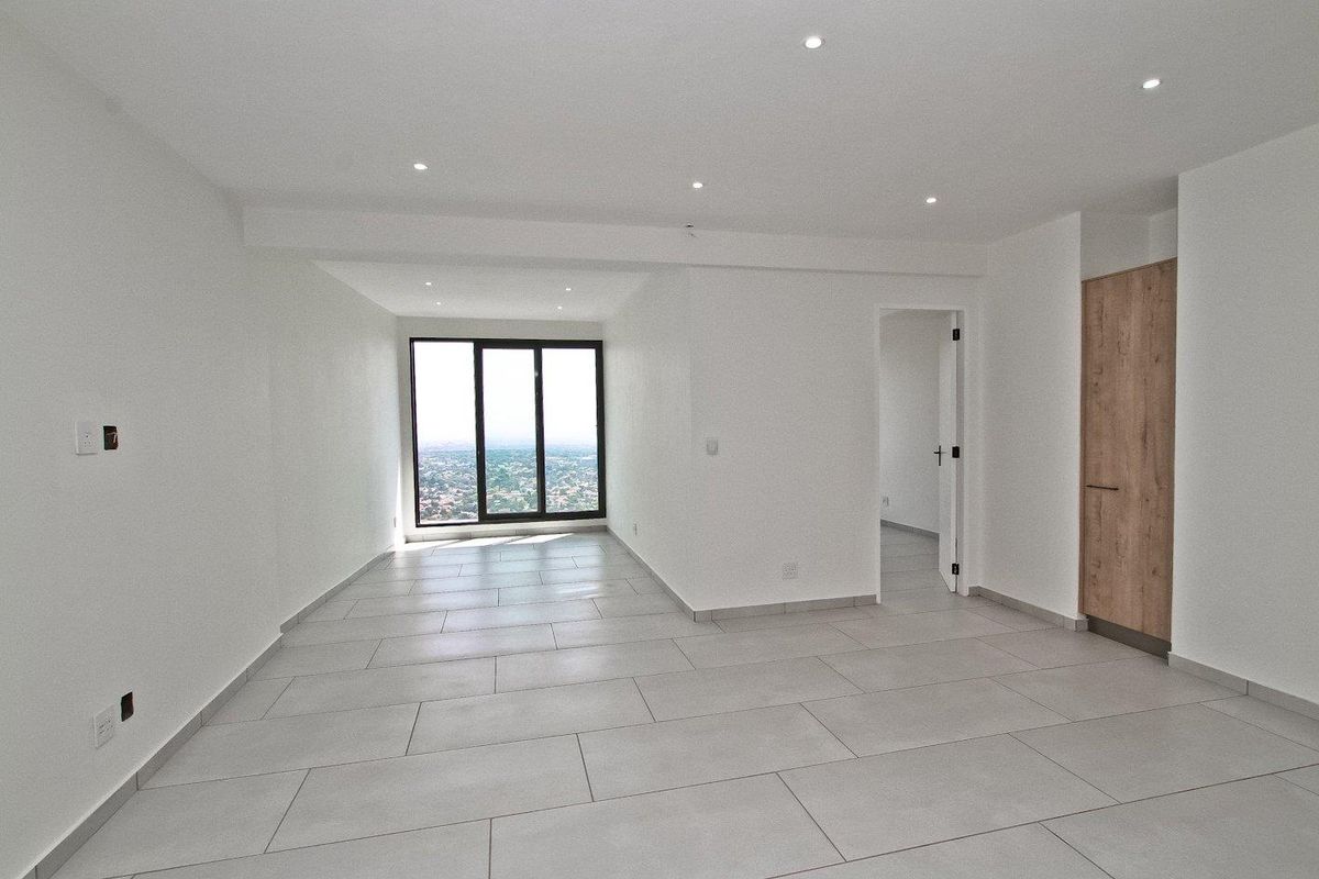 Exclusive Apartment with Panoramic Views! - Photo 4