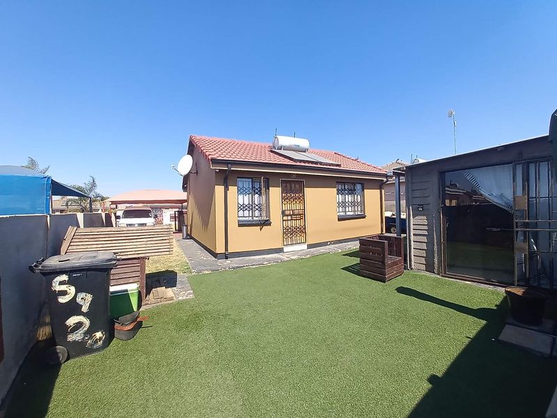 A MODERN HOUSE - Photo 10