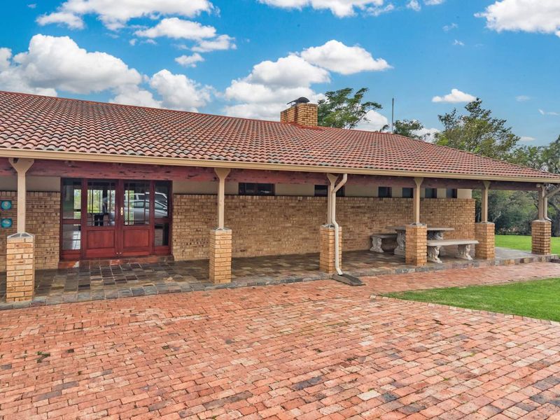 Tranquil riverfront duplex in secure estate awaits you! - Photo 10