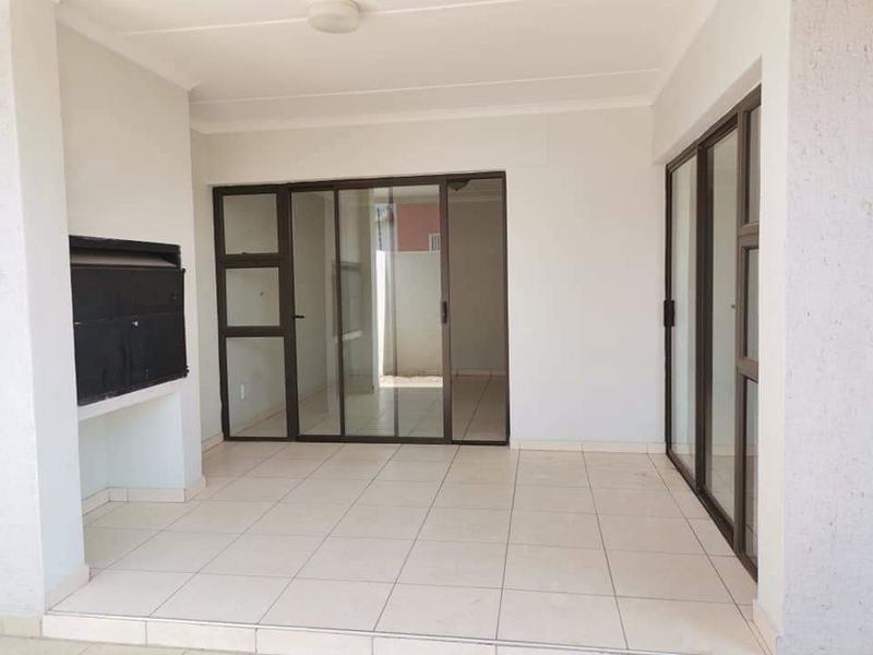 GROUND FLOOR UNIT N$ 499,999.99 - Photo 2