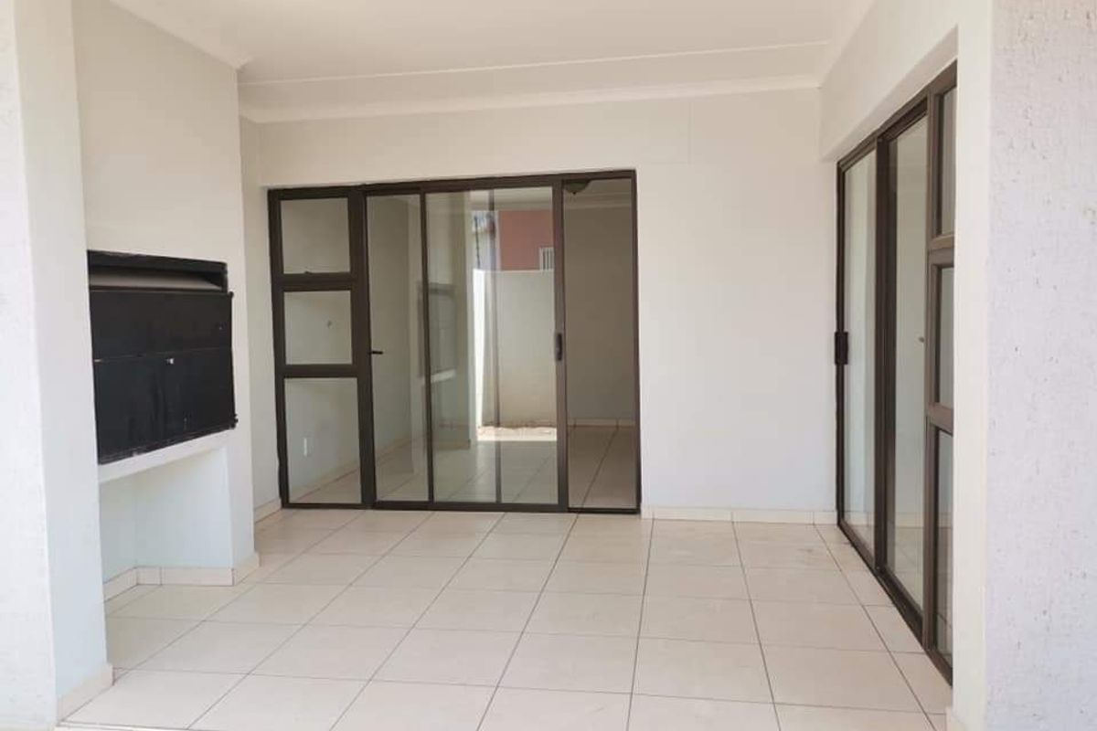 GROUND FLOOR UNIT N$ 499,999.99 - Photo 2