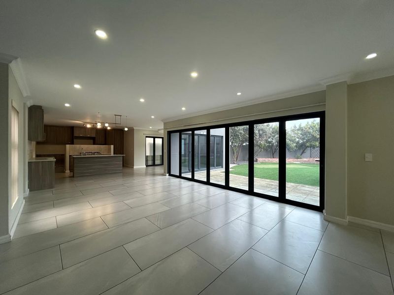 Luxurious 4-Bedroom Home in Sagewood Estate - Photo 5