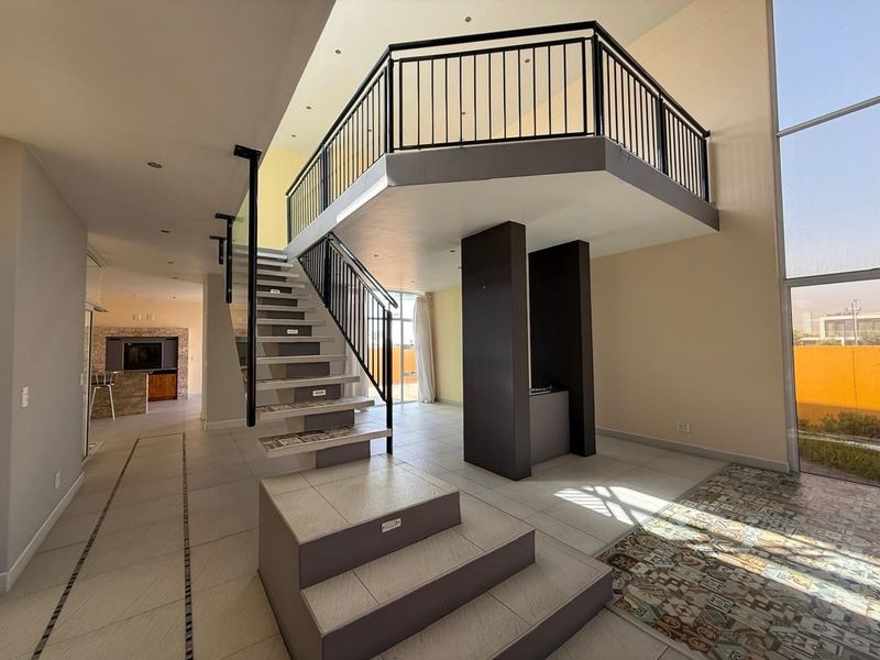 TO LET- 4 BEDROOM, 3 BATHROOM FAMILY HOME IN KRAMERSDORF, SWAKOPMUND, NAMIBIA - Photo 5