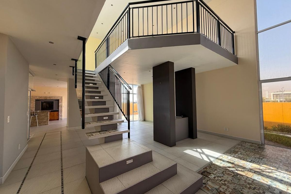 TO LET- 4 BEDROOM, 3 BATHROOM FAMILY HOME IN KRAMERSDORF, SWAKOPMUND, NAMIBIA - Photo 5