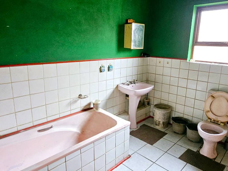 Handyman’s Special Home for Sale in Colchester - Photo 6