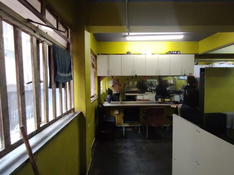 Prime Retail Space to Let in the CBD - Photo 9