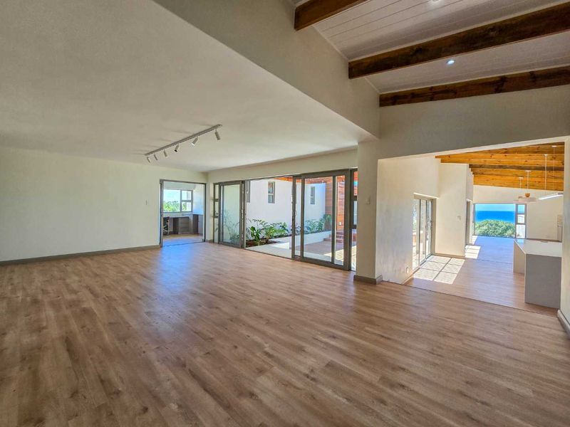 An architectural masterpiece - Skulpiesbaai Estate. - Photo 6