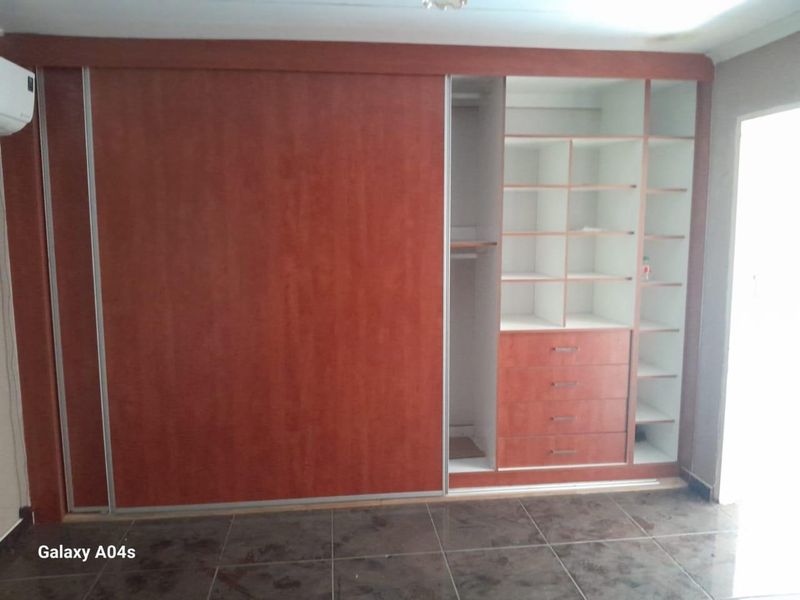 3Bedroom and 2 Bathrooms secure Family home - Photo 9