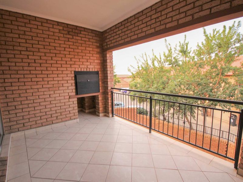 Immediately Available – Load-Shedding Free Area! - Photo 6