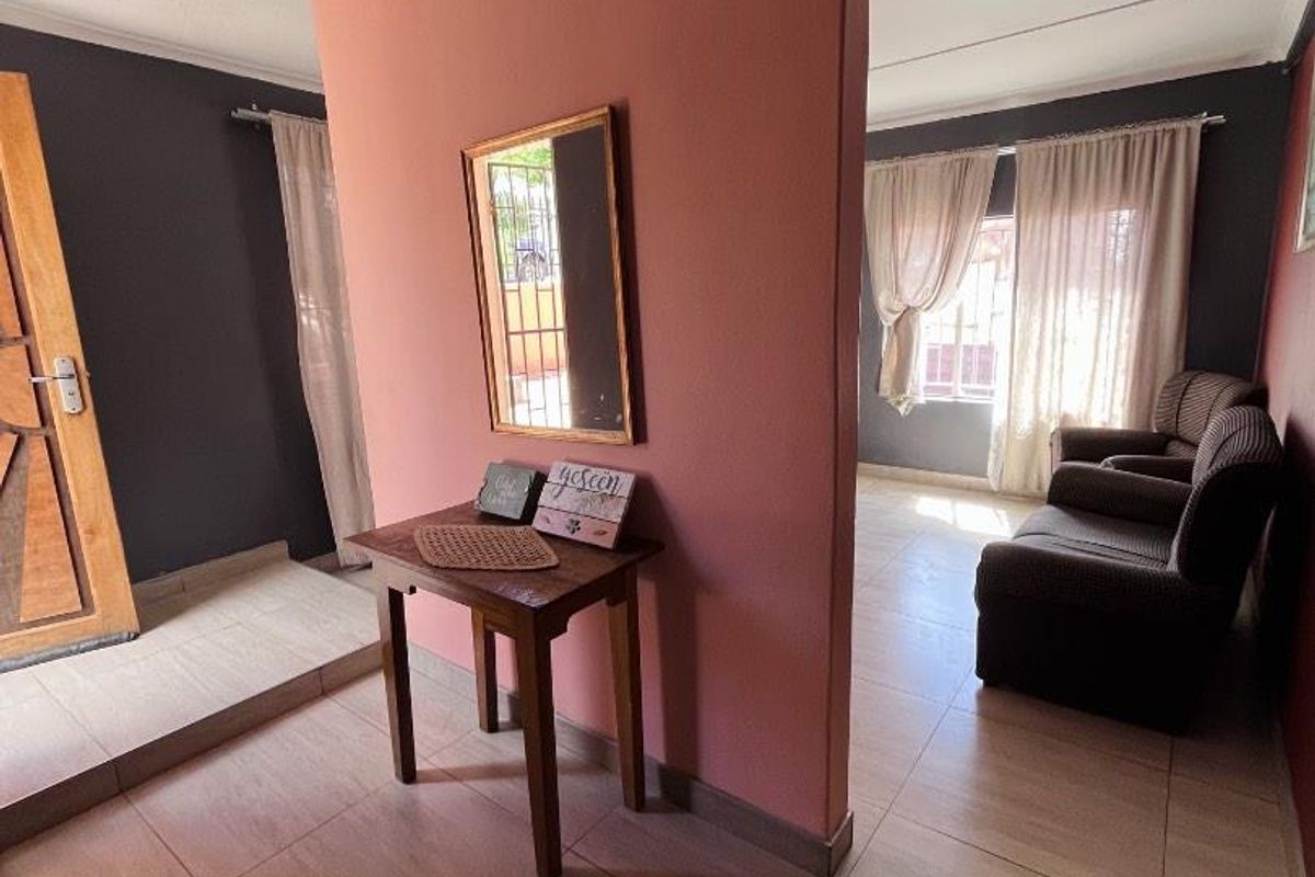 5 BEDROOM HOME IN DORADO PARK FOR SALE | N$2,100,000 - Photo 4