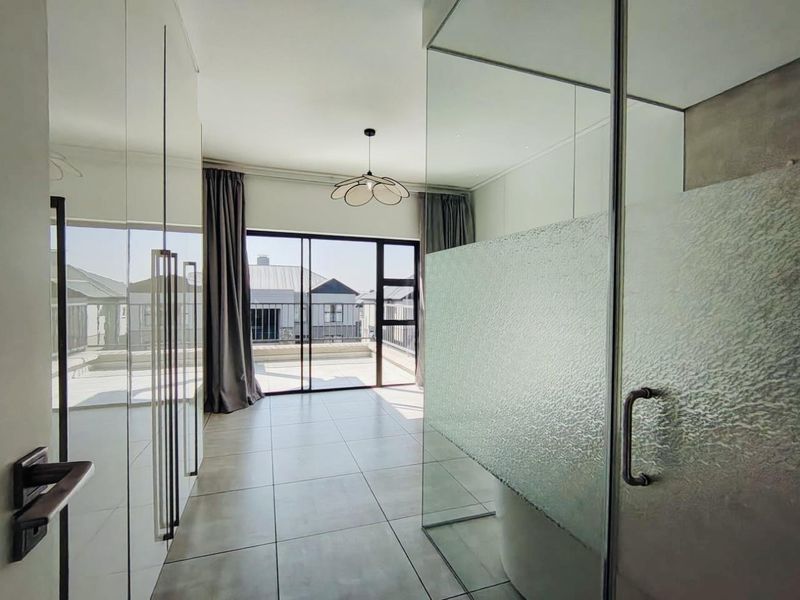 2 Bedroom- & 2 Batroom Apartment For Sale in The Polofields, Waterfall, Midrand - Photo 8