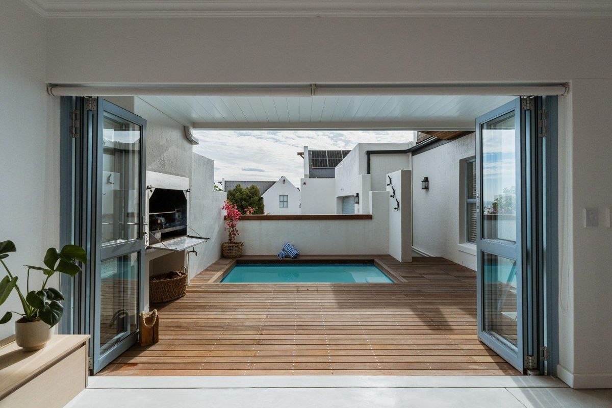 Exceptional Fully Furnished 3 bedroom coastal dream home to rent - Photo 5