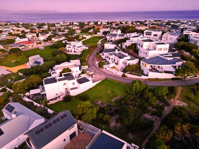 Where Fynbos, Mountain and Sea Write the Story! - Photo 1