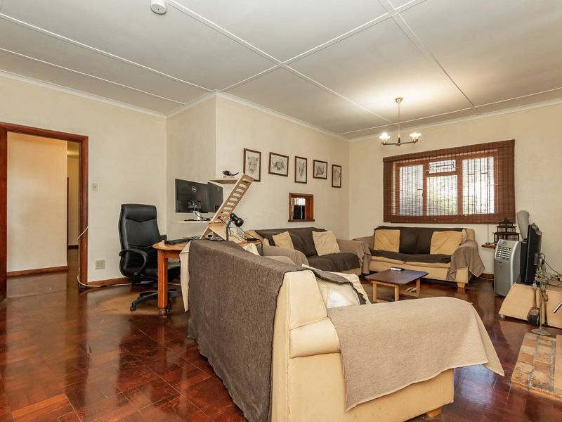 Charming Fish Hoek Classic – A Home with Character! - Photo 6