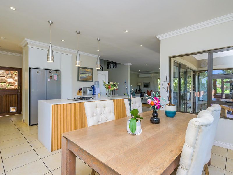 Beautiful Modernized 3-Bedroom Townhouse in Prime La Lucia!! - Photo 3