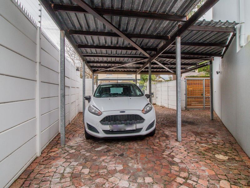 Spacious Fixer-Upper in Secure Gated Complex – Unlock the Potential! - Photo 4