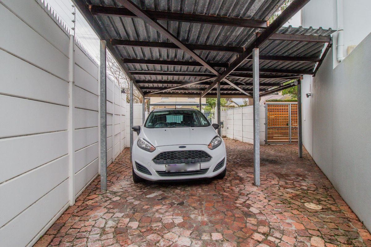 Spacious Fixer-Upper in Secure Gated Complex – Unlock the Potential! - Photo 4