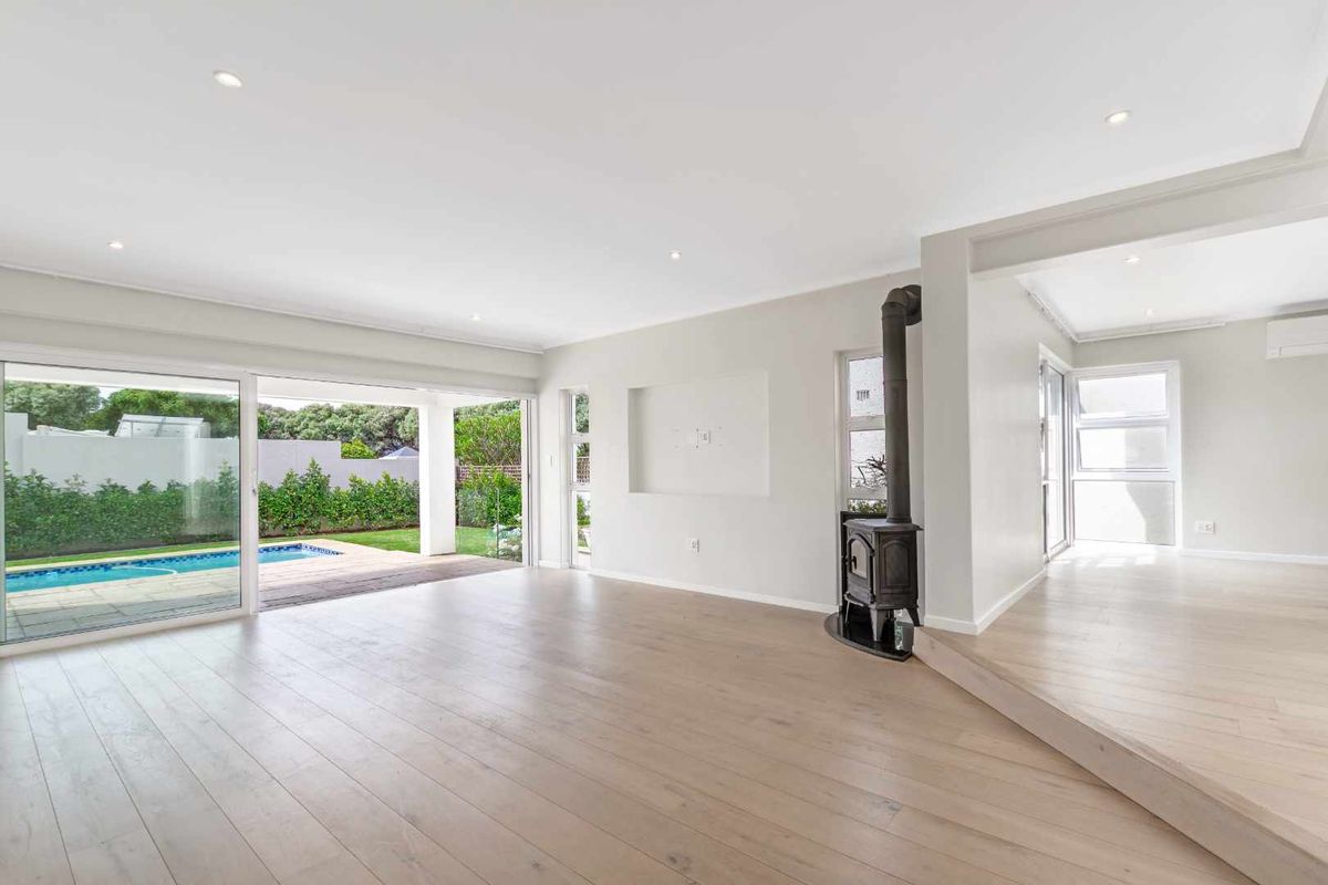 MODERN 3 BEDROOM CLUSTER FOR SALE IN FOURWAYS GARDENS - Photo 3