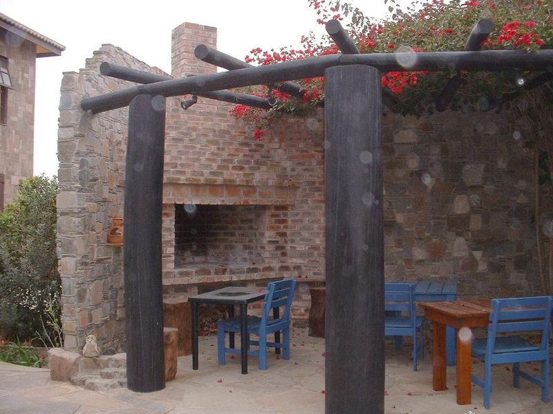 CLASSIC GERMAN STYLE HOME WITH GARDEN FLAT ON DOUBLE ERF - Photo 8