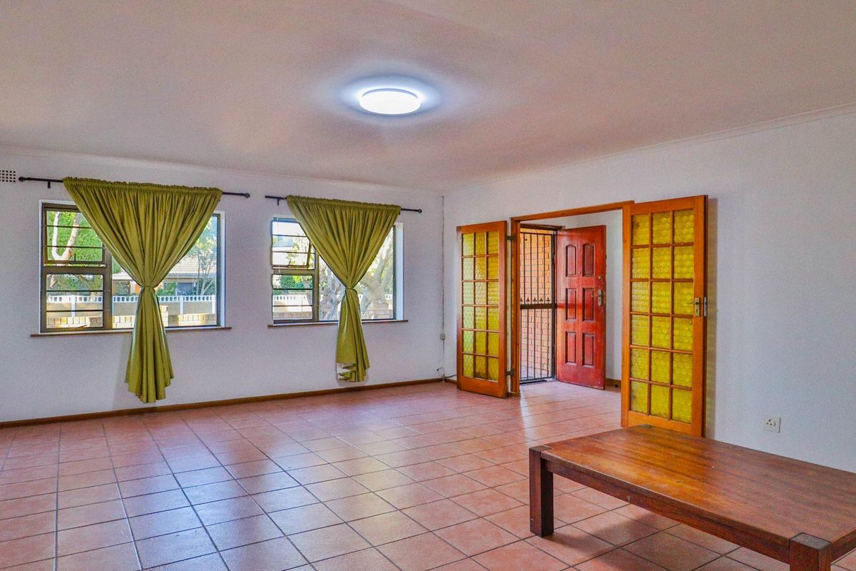 Spacious Family Home with Dual Living & Workshop Potential - Photo 4