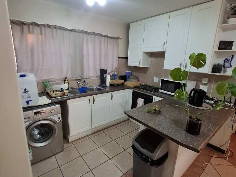2 Bedroom unit in Olympus, Faerie Glen - Photo 10