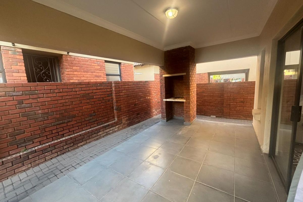 Stunning duplex unit in Olympus area. - Photo 5