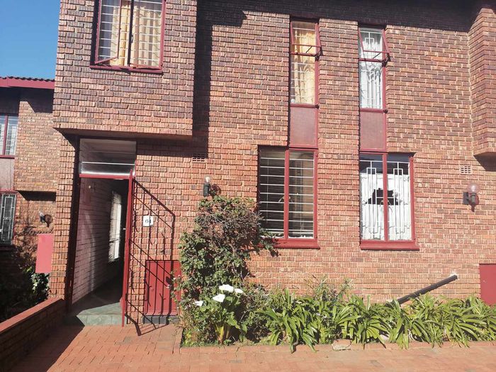 Property #2555496, Townhouse For Sale in The Hill