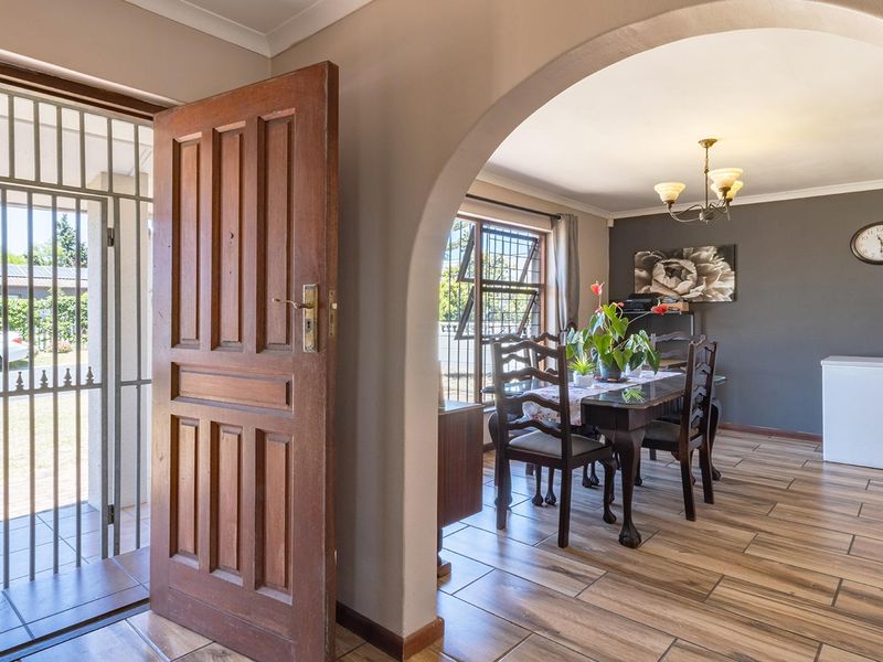 Large 3 Bedroom, 2 Bathroom Family Home For Sale - Photo 2