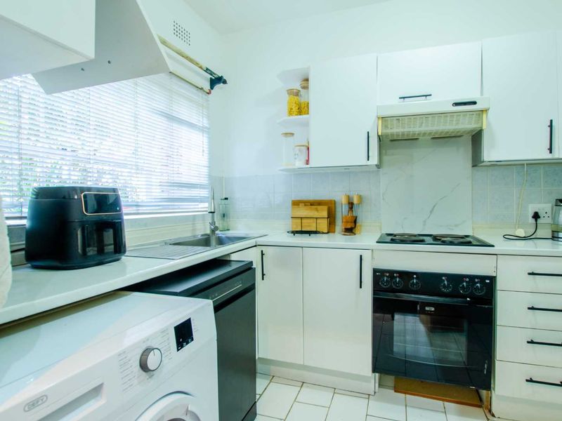Investment Opportunity / Ideal First Home in Windsor East! - Photo 6