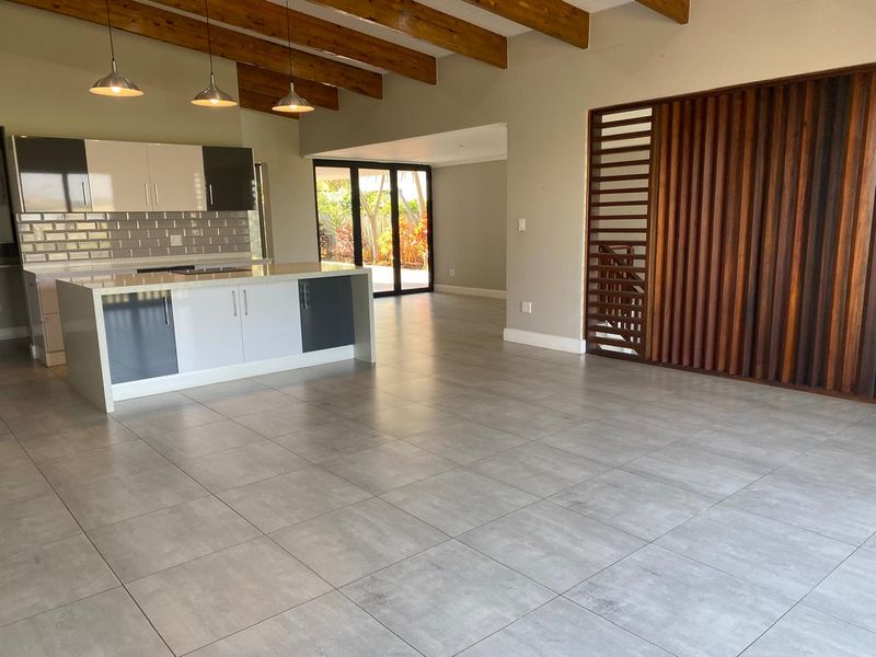 Family Home For Rental in Palm Lakes Estate - Photo 7