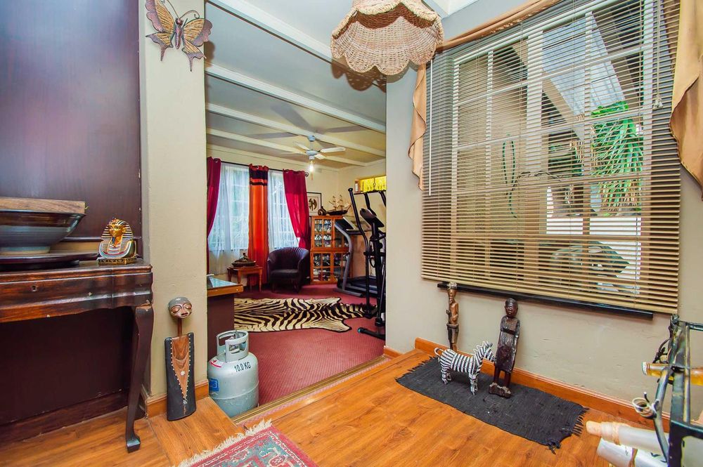 Entrance to third private reception area