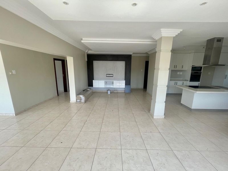 Hendra - Spacious 3-Bedroom Apartment with Sea Views in Umhlanga - Photo 7